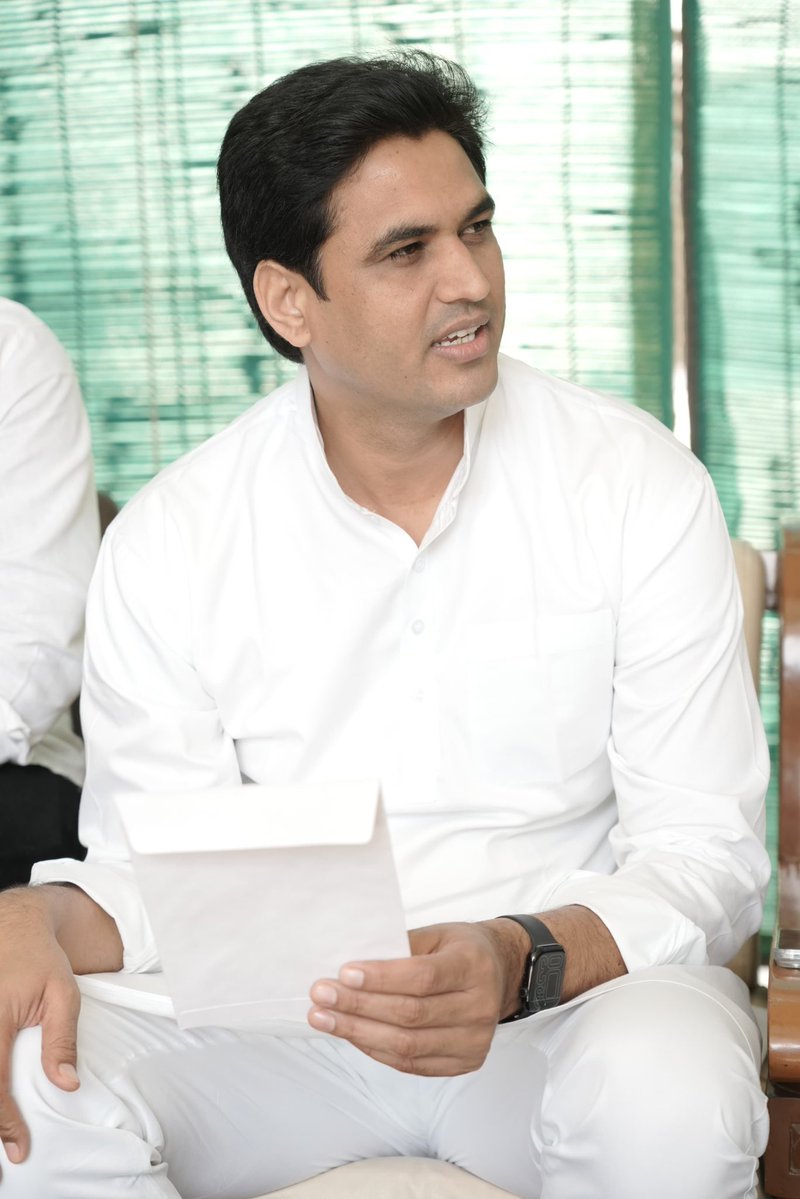 DrVikasAjmer's tweet image. निरन्तरता के क्रम में किशनगढ़ आवास पर जनसुनवाई!!
#PeopleFirst