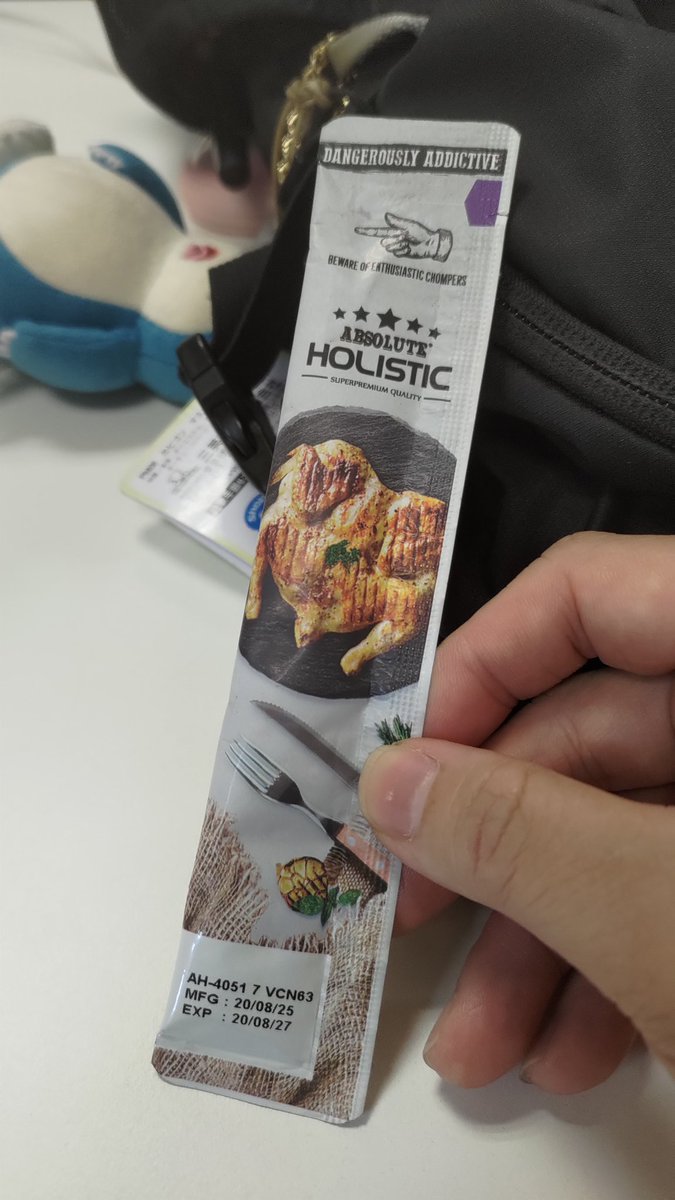 有靚女同事請貓貓食貓條🥺