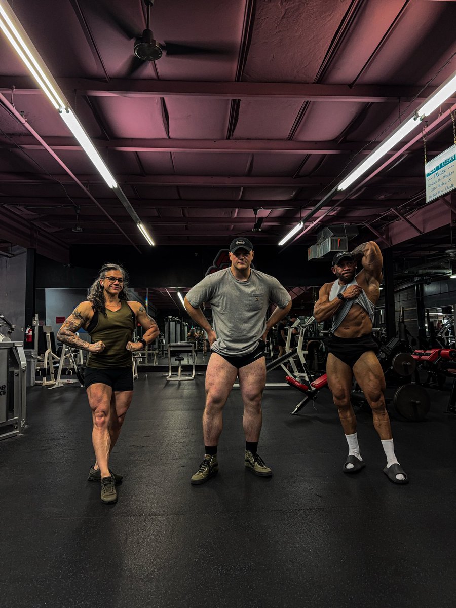 Morning twitter… #fit <a href="/muscles2016/">Luciana Esquilin</a>