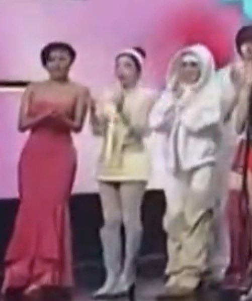 Elle 𓆩𓆪 tweet media