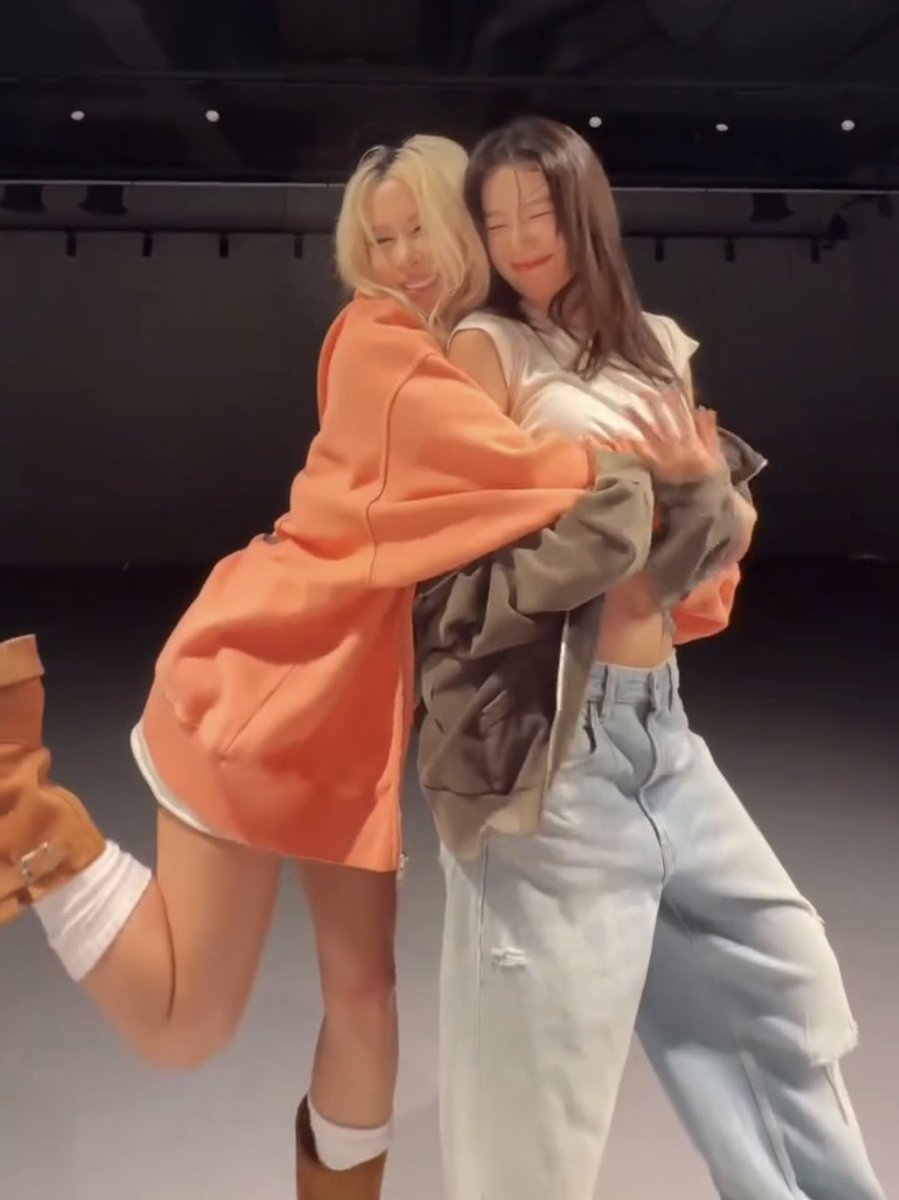 Elle 𓆩𓆪 tweet media