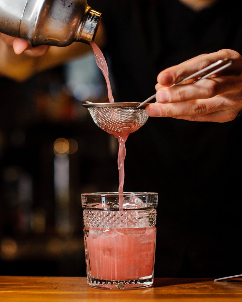 Spirit_of_Wales's tweet image. Want to shake cocktails like a pro?
Join our Cocktail Masterclass and learn to mix incredible drinks using our Welsh spirits.
Perfect for date nights and group bookings.
👉 spiritofwales.com/product/cockta…
#CocktailMasterclass #VisitWales #SpiritOfWales