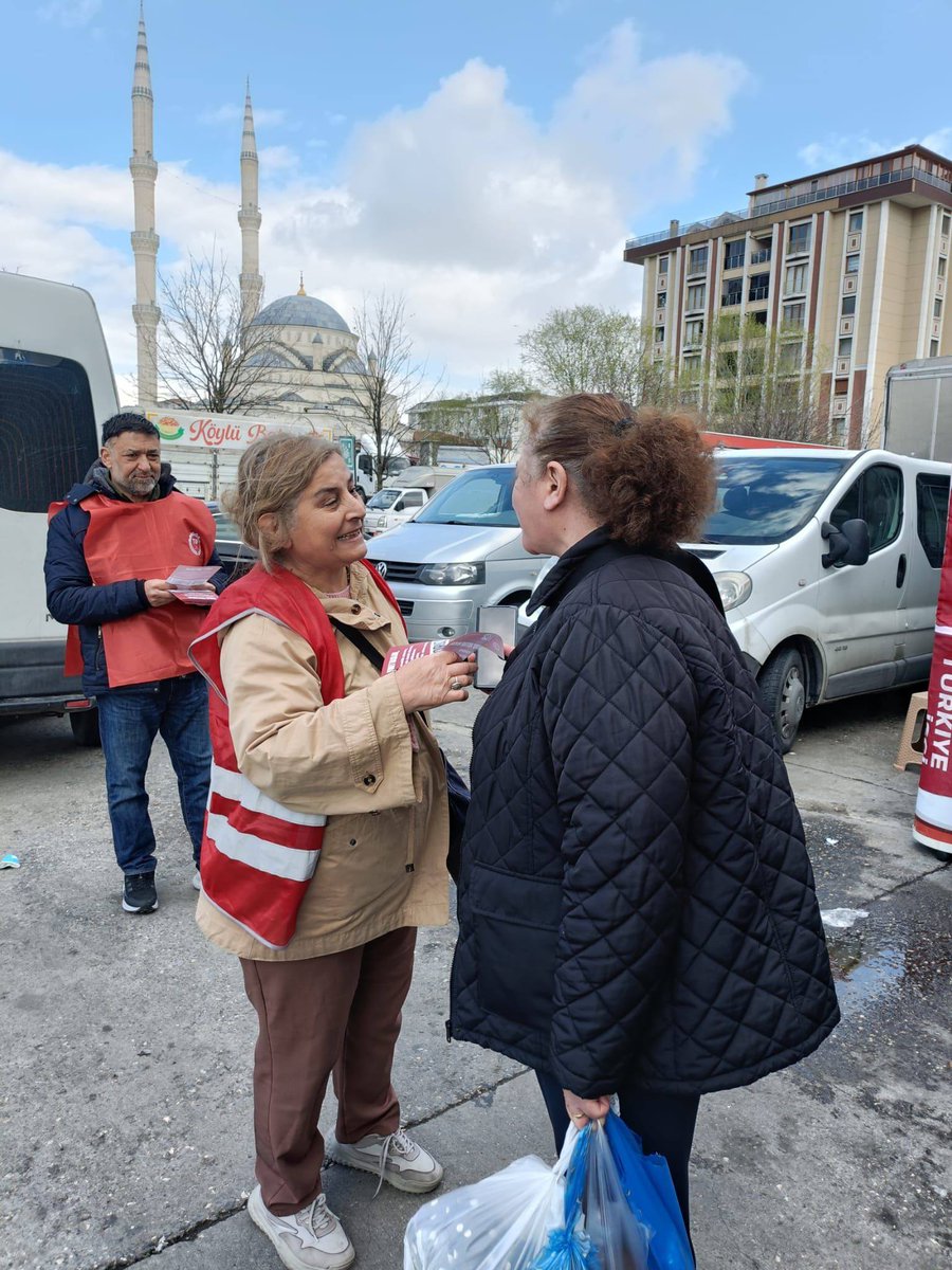 TipliEmekliler's tweet photo. 8 Nisan 2026
Beylikdüzü/İstanbul
Beylikdüzü Beylik Pazarı’ndaki çalışmada emekli bildirisi dağıtıp, Emekli Postası satışı yapıldı.
Yıllarca ödedikleri primlerin karşılığını alamayan emeklilerin birleşmelerinden başka çare olmadığını bir kez daha seslendirdik. https://t.co/TDi8ppLcM1