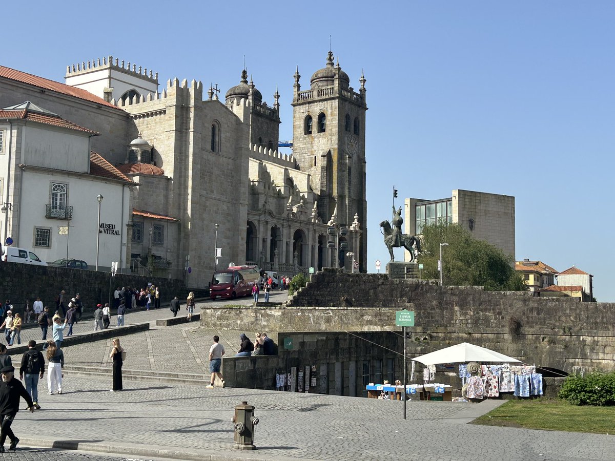 GaryMarriott007's tweet image. What a beautiful city Porto is. Friendly people, cracking weather and some stunning sites. #NFFC #Europe