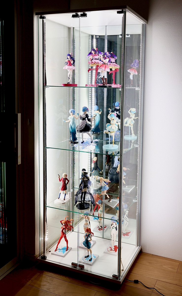 地球家具 コレクションケース 広報係 tweet media