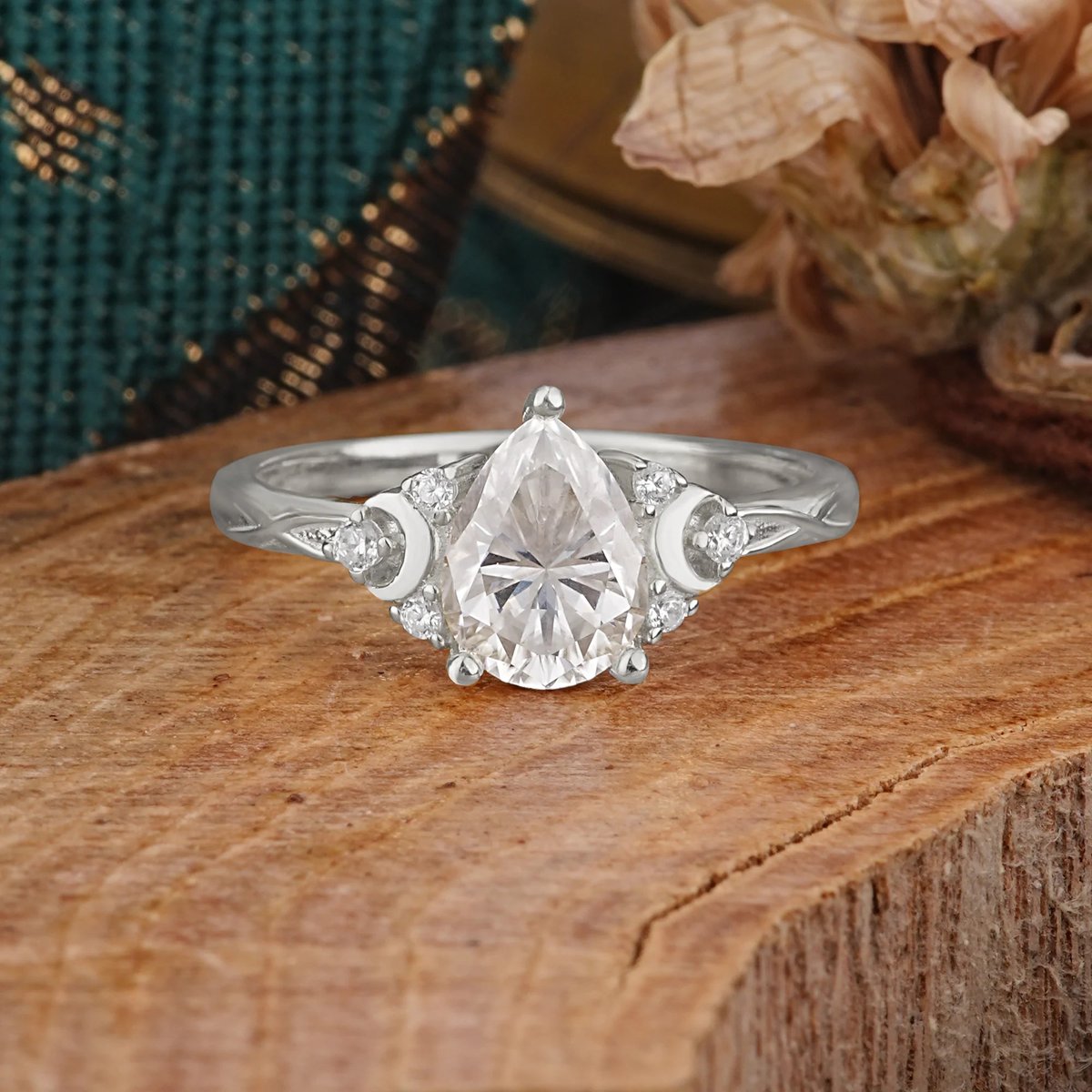 Romalarjewelry's tweet photo. Celestial vibes. 🌌✨ This unique Pear Moissanite cluster feels like wearing a literal constellation. Obsessed. 💫 #ClusterRing #PearRing #Moissanite #Celestial #ROMALAR https://t.co/sKJmlOYvLr