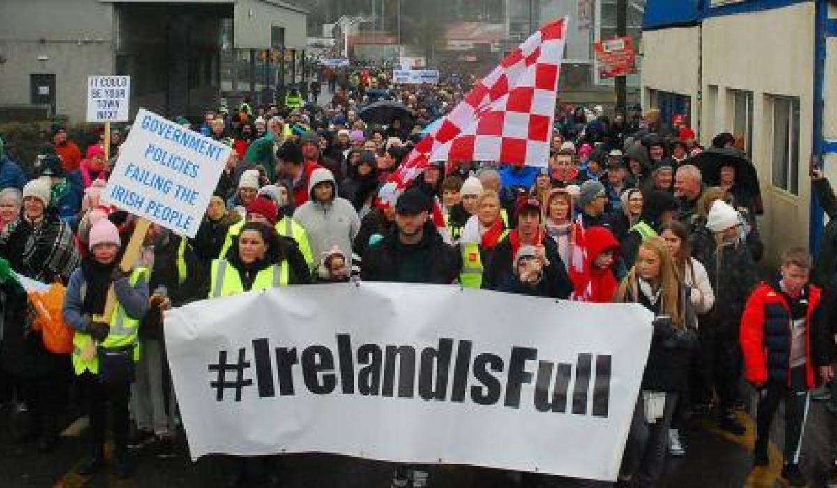 lequotidien509's tweet photo. Deuxième jour de blocages en #Irlande : camions et tracteurs paralysent #Dublin pour dénoncer le prix du #Carburant. Le gouvernement refuse de rencontrer les organisateurs, malgré des pénuries locales. #LeQuotidien509 @lequotidien509 #Haiti #Diaspora #Protestation #Economie #Europe