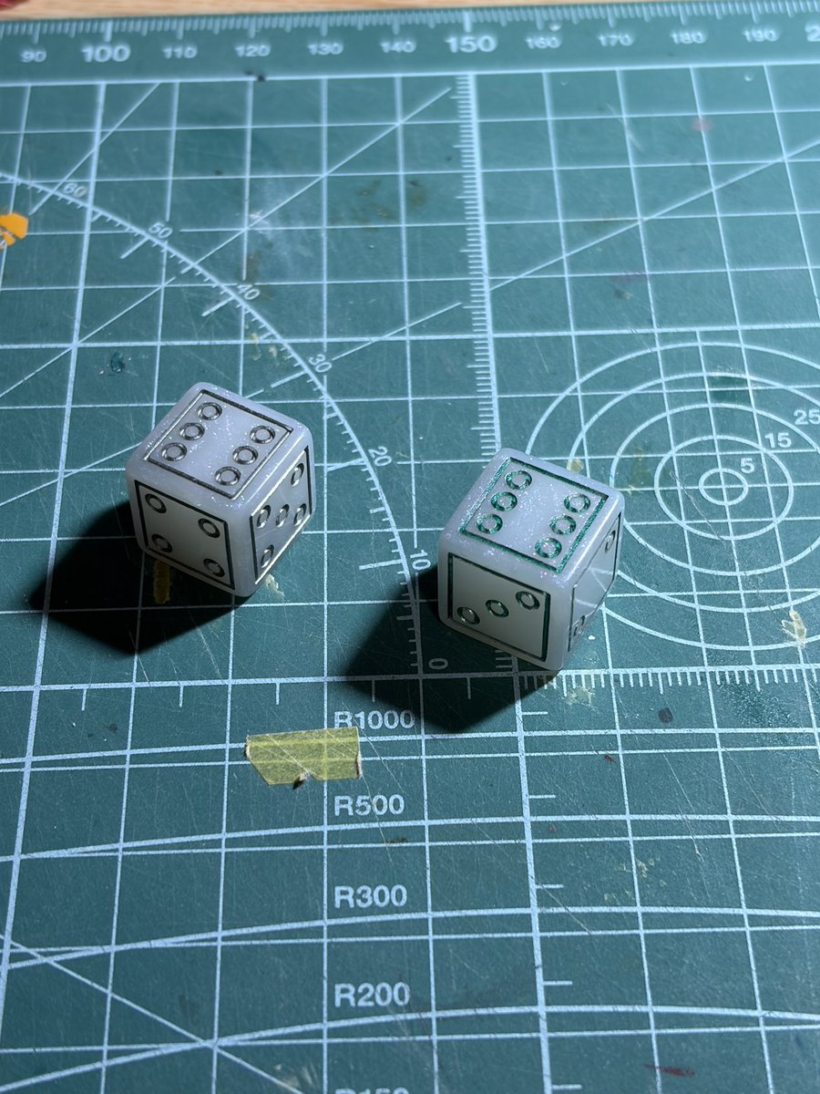 GCGのサイコロを色変してみた。
覚醒ユニコーンぽく白ベースにメタルグリーンでサイコフレームの共振を再現してみました。
#GCG