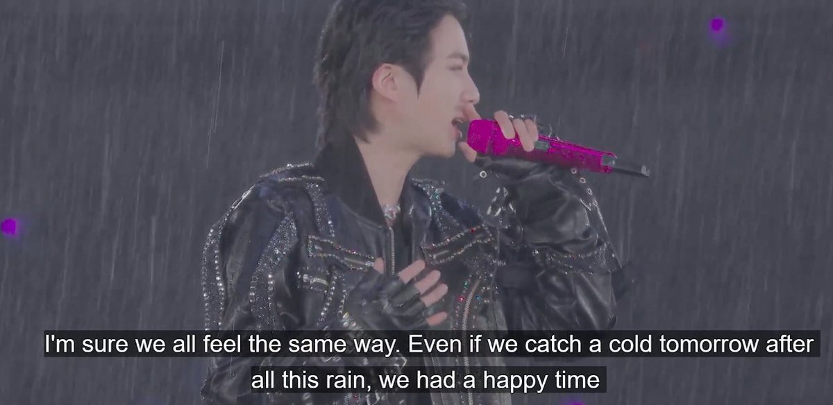 "Estoy seguro de que todos sentimos lo mismo, incluso si mañana nos resfriamos después de toda esta lluvia, tuvimos un momento feliz"

LAS PALABRAS DE JIN, BASTAAAA ESTOY SENSIBLE 😭