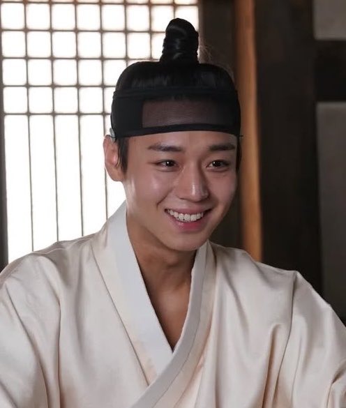 kdrama_menfess's tweet photo. •kdm• 🔥 The King's Warden ⚠️

Bahagia banget rasanya bisa ngliat Danjong ketawa lepas kek gini walaupun cuma sebentar 😭 https://t.co/DfbGFnuzaF