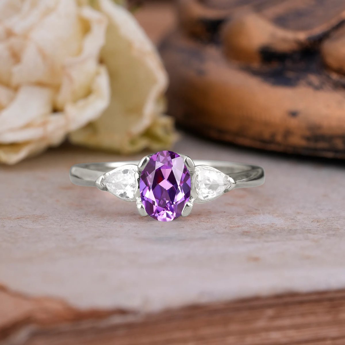 Romalarjewelry's tweet photo. That regal glow. 🔮✨ This 1ct Oval Amethyst three-stone is pure mystic glam. The ultimate soul-soothing sparkle. 💜 #AmethystRing #OvalCut #ThreeStone #MysticStyle #ROMALAR https://t.co/WCmAVQ16Nl