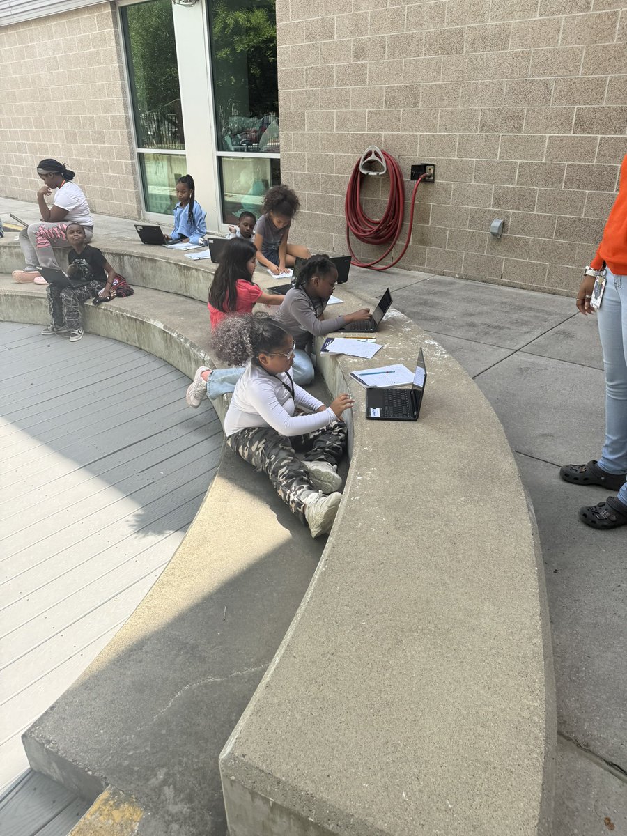 KWilliamsDLD's tweet photo. Today, Marshall students took their learning outside, where fresh air meets fresh thinking! From hands on exploration to collaborative discussions, the outdoor environment sparked curiosity, creativity, and engagement in new ways. #LetsgoMarshall https://t.co/upaPPYTeCj