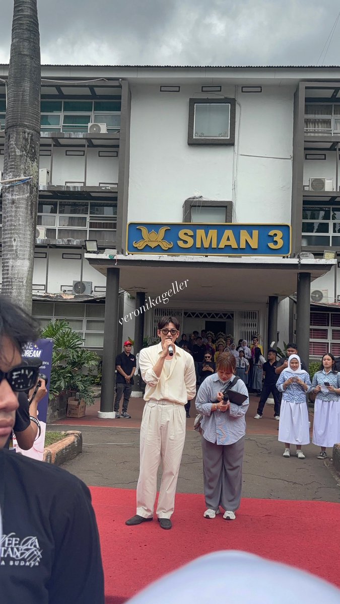 veronikageller's tweet image. siapa sangka seorang Ji Chang Wook ke SMAN 3 Jakarta Teladan alias sekolah gue tercinta 😭. Makasih udah dateng sebelum aku membantai UTBK #HappyTos (non-study related)