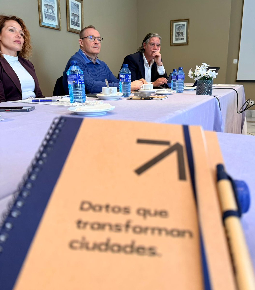 ITelligent_IT's tweet photo. 🤖Nuestra compañera África Arévalo ha asistido al "Café con Datos" de CEOD Jerez @edint_femp @ciudadjerez sobre "Datos e #IA: Límites y Ética" con Miguel Ángel Martín (Director de la Oficina CEOD EDINT Jerez)

¡Un desayuno sectorial muy enriquecedor! ✨ https://t.co/bi7UKl9v3z