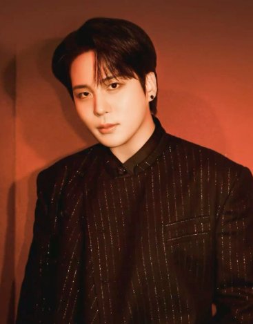 Jongho of ATEEZ was spotted supporting BTS at their concert today.