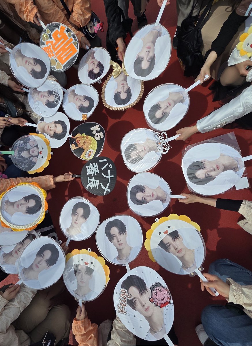 meganeko tweet media