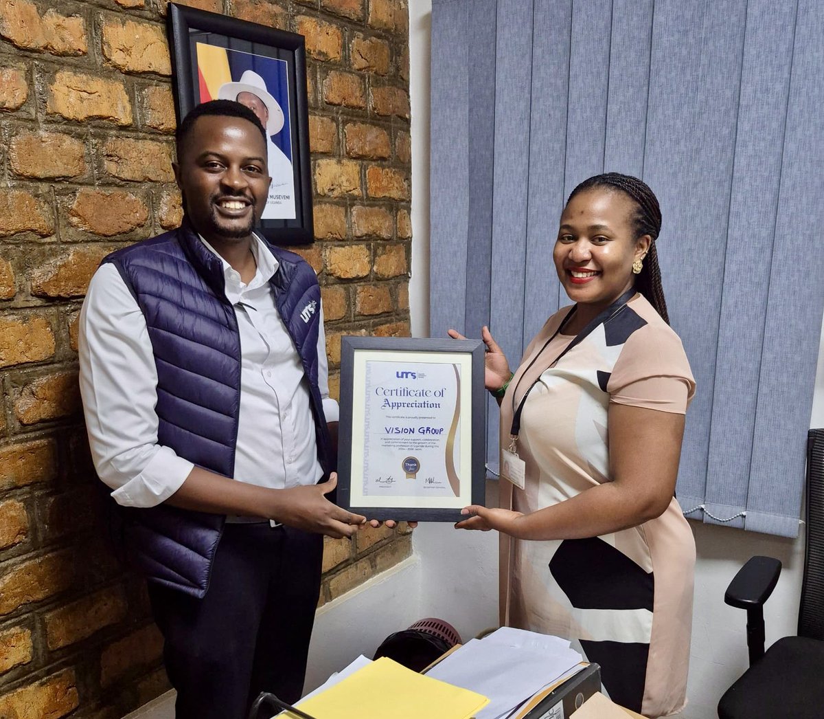 UMS_Marketer's tweet image. UMS #PARTNER APPRECIATION

Uganda Marketers Society, through its Secretariat (2024-2026) presented a Certificate of Appreciation to @VisionGroup through their Head of Marketing &amp;amp; Communications - @LoTukahirwa in recognition of their valued contribution and continued support over