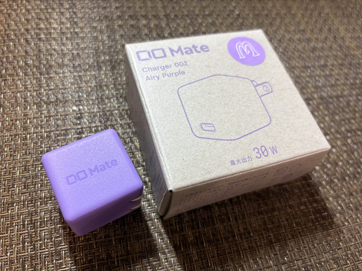 fatechan0's tweet image. 新しい充電器買った。CIO Mate Charger 002 30W。手のひらサイズでちっちゃくて軽い。イナフなパワー。かわいい色。こりゃあいいぞ #cio amzn.to/4t2FGPW
