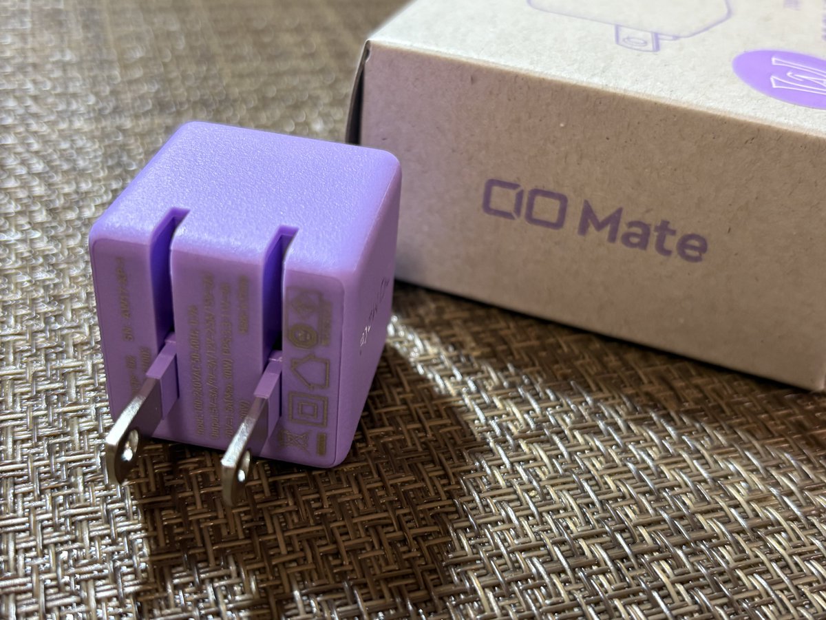 fatechan0's tweet image. 新しい充電器買った。CIO Mate Charger 002 30W。手のひらサイズでちっちゃくて軽い。イナフなパワー。かわいい色。こりゃあいいぞ #cio amzn.to/4t2FGPW
