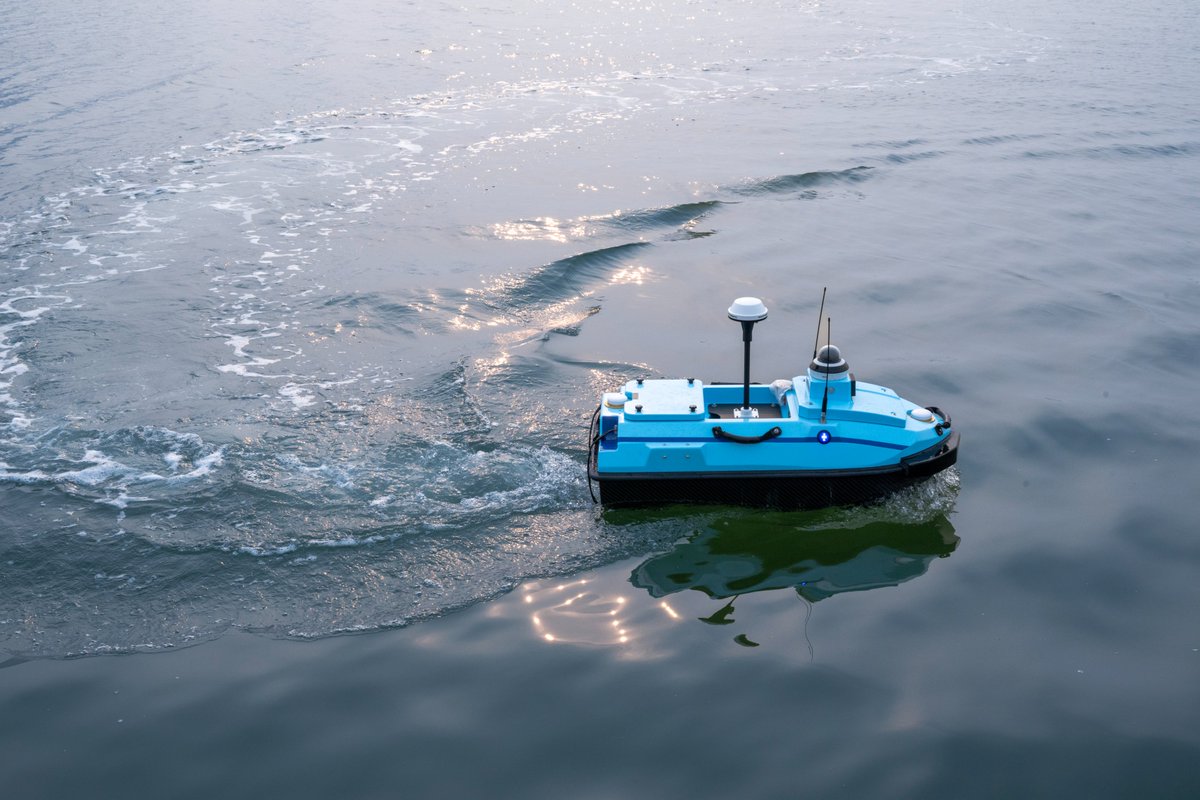 AquaHelpers's tweet photo. KOI Turbo USV — compact, powerful, and field-ready.
Carbon-fiber hull + pump-jet propulsion for strong thrust and stability in a 1.2m platform.
Built for efficient hydrological surveys.

#AquaHelpers #ADCP #Hydrographic #Hydrological #USV #UnmannedSystem https://t.co/zVOOFIM8LJ