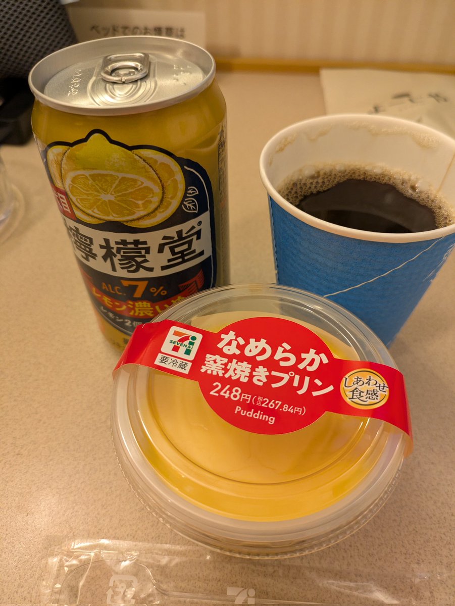 宴の後の、不思議な組み合わせ（笑）
アイス買うつもりが、プリンに惹かれてしまった（笑）