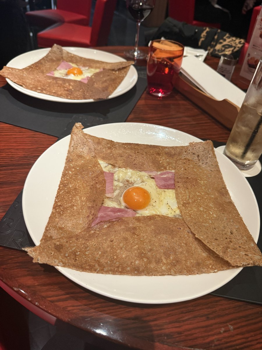 ゆか亭のゆかちゃんこと林檎パイセンとランチしてハリーウィンストンの展示会に連れて行っていただいた👏7億の指輪とかあって目の保養すぎた〜👏時計欲しくなっちゃった🥺お仕事頑張ろう🥺