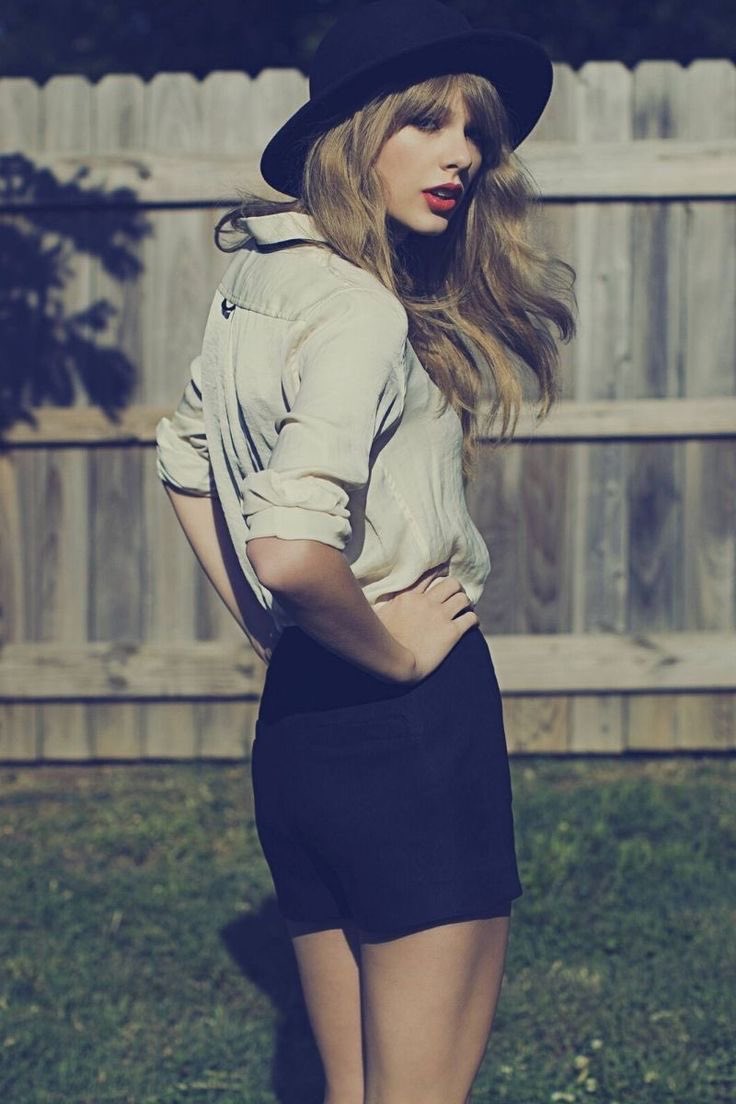 my favorite taylor swift photoshoot will always be red (og).