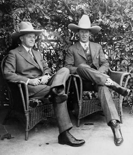 robandjoeshow's tweet photo. @mikegallacher1 I just googled “Ten Gallon Hat” and “Ten Liter Hat” and they are the exact same size. https://t.co/FcGpBgN5Ww