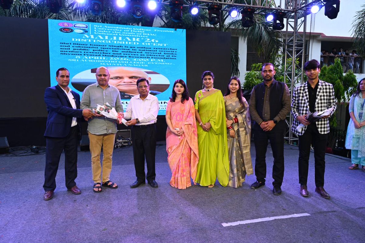 spmrfoundation's tweet image. Glimpses from MALHAR’26 

Shri @BinayBharat Ji, Director, @spmrfoundation, joined as Distinguished Guest at Sri Aurobindo College (Evening), University of Delhi.

#SPMRF #Malhar26 #DelhiUniversity #Glimpses #YouthConnect #AcademicDialogue