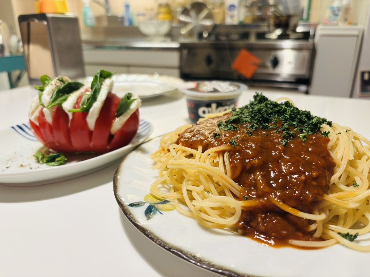 yugawaita's tweet photo. 生活は続く、労働の半分は無駄な作業だ。 https://t.co/W0CIv0pob9