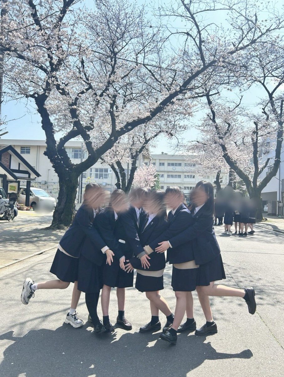 kghmc's tweet photo. 昨日は入学式がありました！新1年生の皆さんご入学おめでとうございます🌸
校歌指導もすぐに始まりましたが綺麗な声が響いていました！明日から仮入部が始まります✨Xでも案内しますが、インスタでは部員の日常のリール動画も投稿される予定です🫡📽️ぜひ、音楽部員と一緒に楽しく歌いましょう🎀❕ https://t.co/XlRzAeaWn5