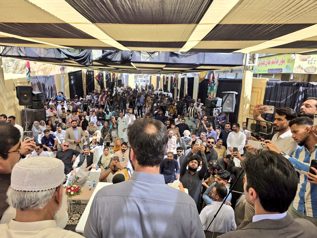 لیاری ٹرانسفارمیشن پروجیکٹ کی تقریب رونمائی سے صوبائی وزیر ناصر حسین شاہ،  پی ایس ٹو چیئرمین بلاول بھٹو زرداری جنید سلیم جیڈی تقریب میں شریک وخطاب کررہے ہیں۔
<a href="/BBhuttoZardari/">Bilawal Bhutto Zardari</a> 
<a href="/SyedNasirHShah/">Syed Nasir Hussain Shah</a> 
<a href="/JunaidSaleemJD/">Junaid Saleem Jadi</a>