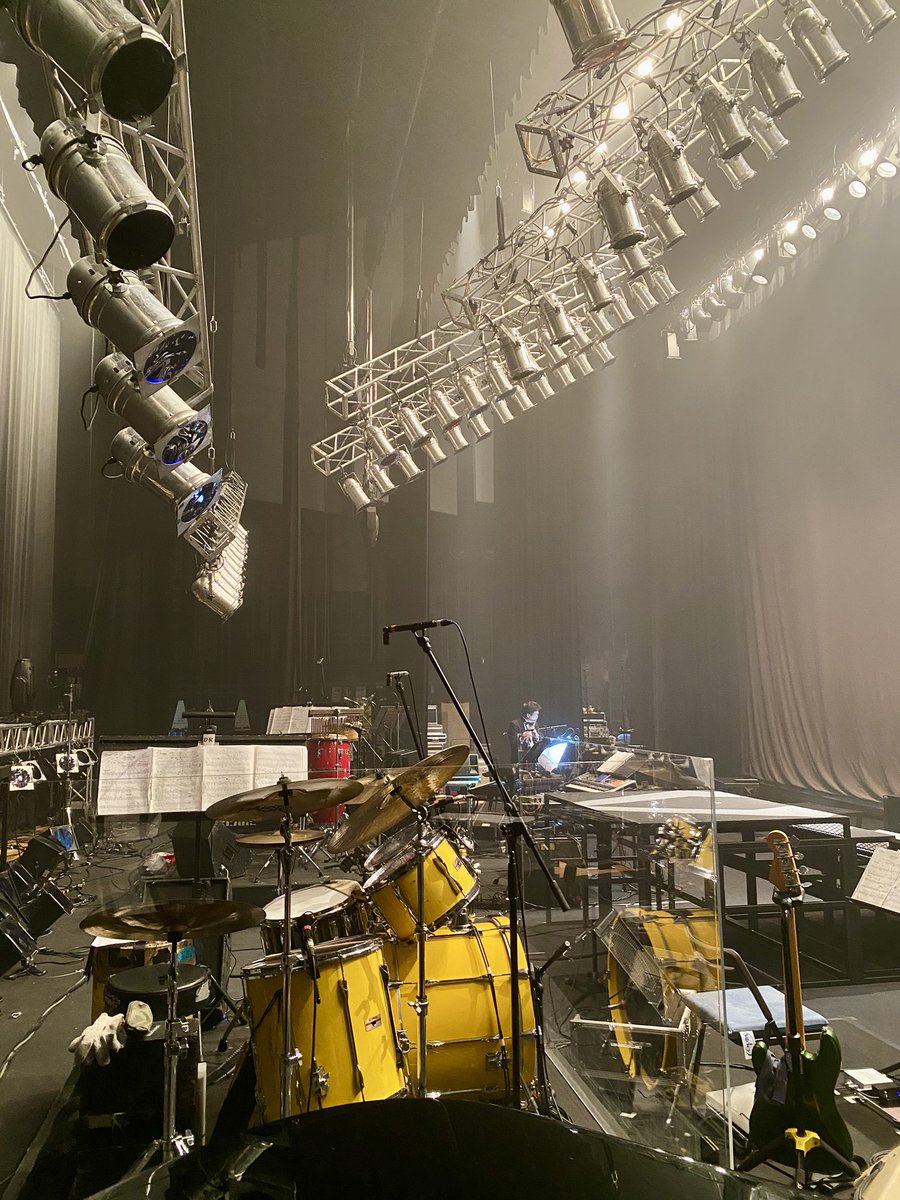 4/9
舟木一夫
@調布市グリーンホール

何十年ぶりに行った調布駅
記憶と全く違って
とってもmodernでした

とはいえ調布駅も
乗り換えの稲田堤駅も
魅力的な呑み屋さんが立ち並び
一瞬心奪われそうでしたが
強い意志で帰って来ました！