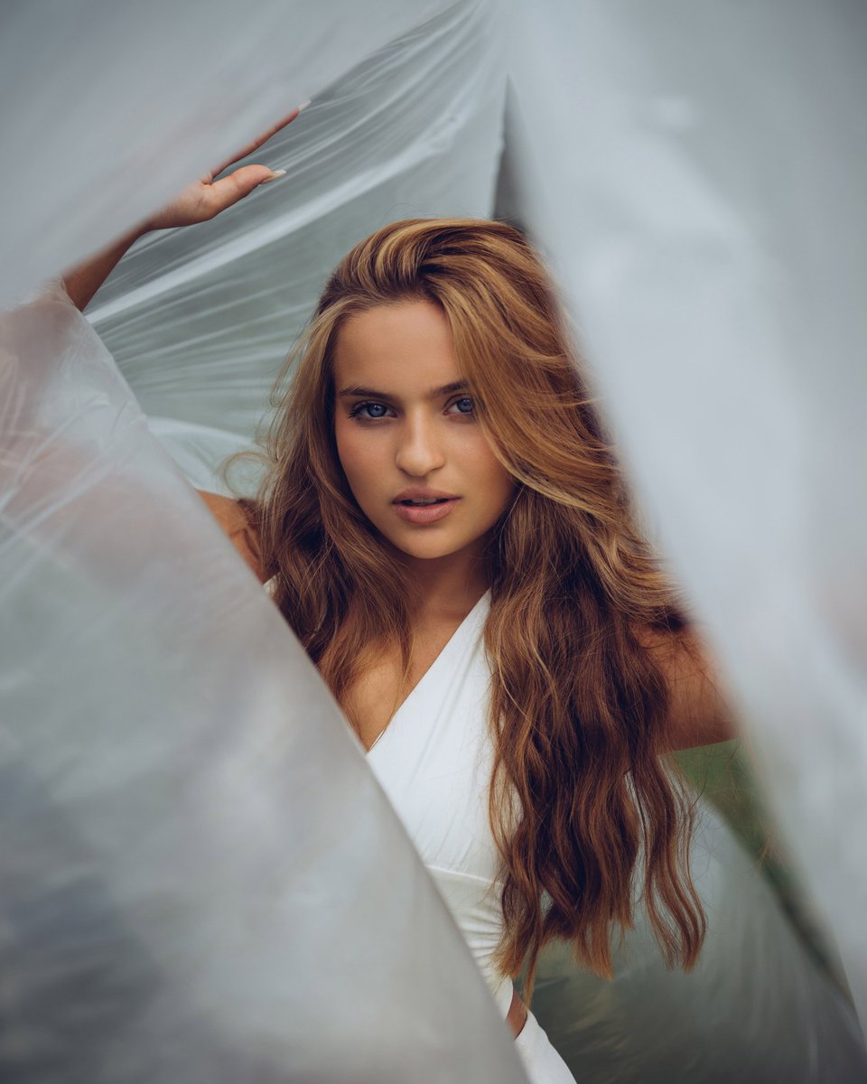 DimasFrolovPhot's tweet photo. 🇬🇧 EN:
Don't chase complicated decorations. Sometimes, fabric, air, and the right light are enough. Simple things create a feeling of the present moment, without unnecessary noise 👌

Let's invent your story from simple forms.

🇺🇦 UA:
Не треба… https://t.co/BMNocMSFaa https://t.co/x11tKfDBmB