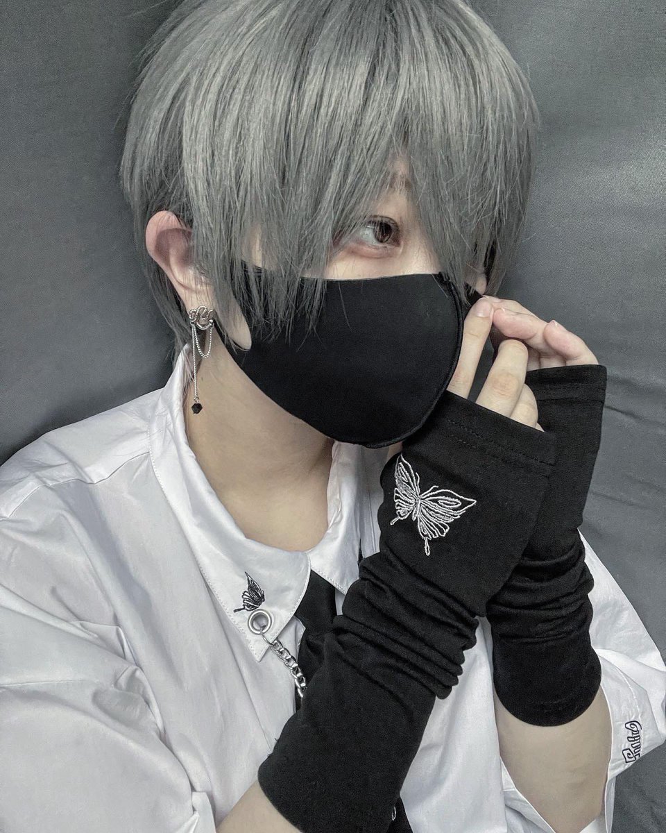 gibous_official's tweet photo. 4.10(金) 21:00 より人気完売アイテムの再販を行います♕

・メッシュパーカー
・バギーパンツ
・ロングスカート
・ネクタイ
・ピアス

豊富なラインナップが登場いたします✨

▼商品ページを公開致しました
https://t.co/s4VKniGpaL https://t.co/PPjkAEwIDz