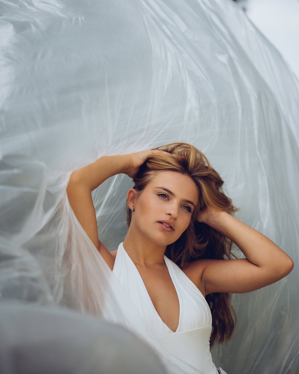 DimasFrolovPhot's tweet photo. 🇬🇧 EN:
Don't chase complicated decorations. Sometimes, fabric, air, and the right light are enough. Simple things create a feeling of the present moment, without unnecessary noise 👌

Let's invent your story from simple forms.

🇺🇦 UA:
Не треба… https://t.co/BMNocMSFaa https://t.co/x11tKfDBmB