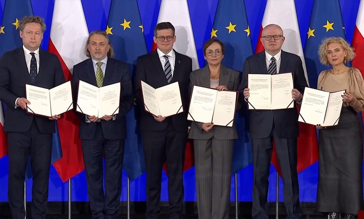 Hanna Gronkiewicz tweet media