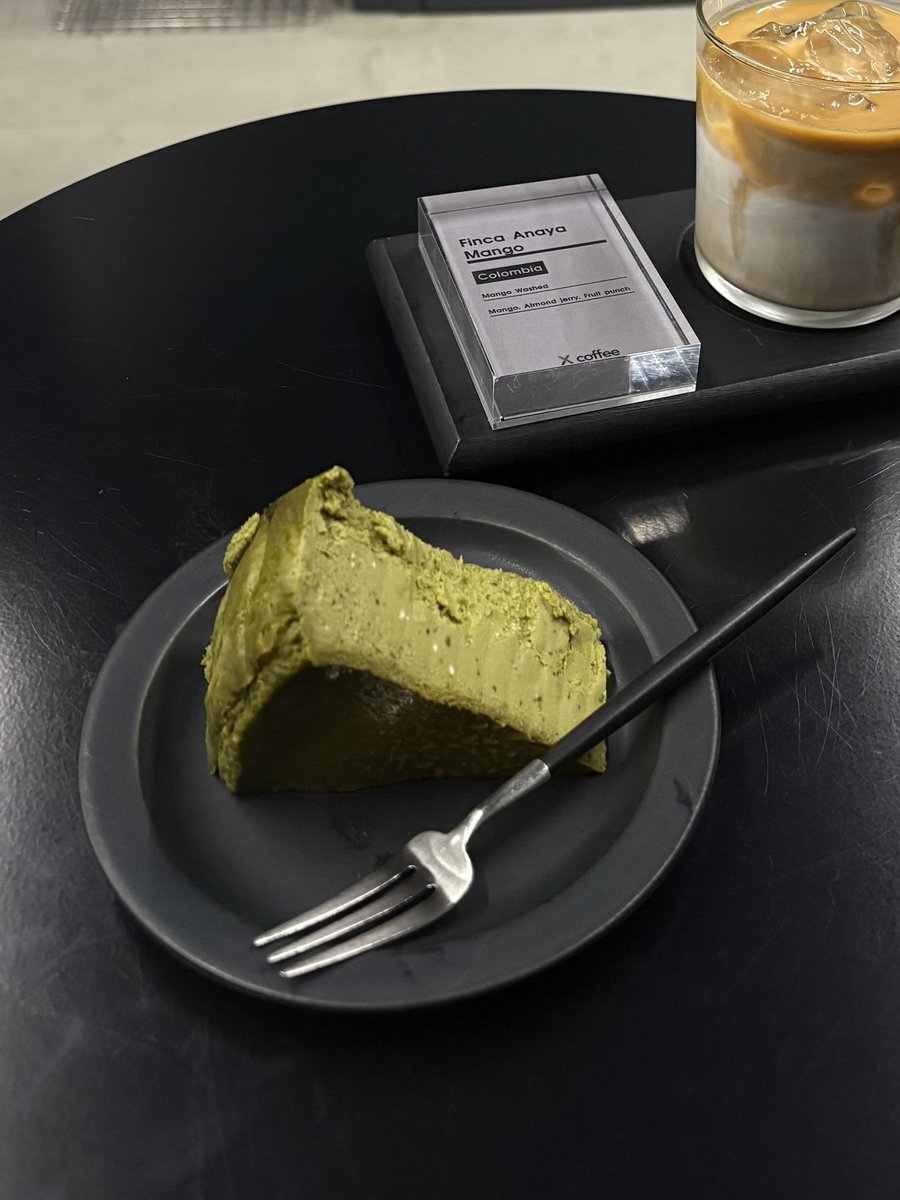 tate_chyosei's tweet photo. 銀座で、濃厚な抹茶バスクチーズケーキ。 https://t.co/6fI81jMcHc