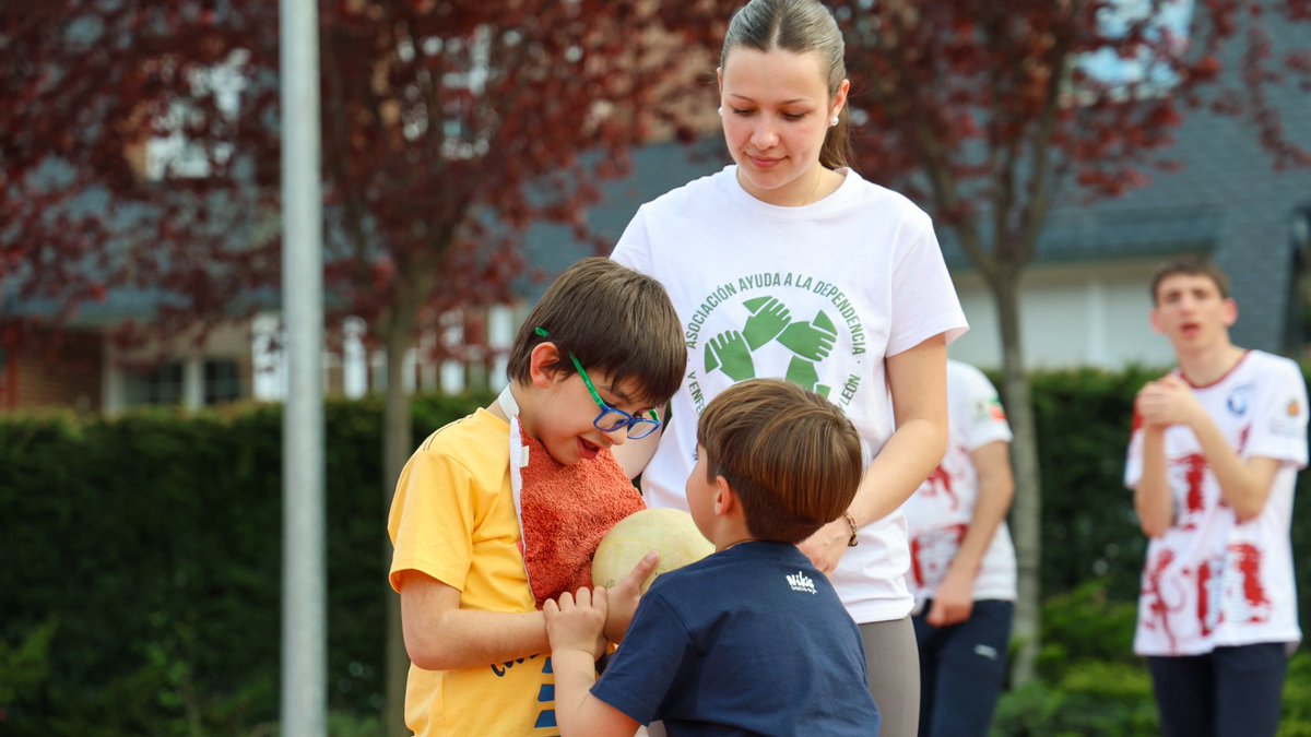Campus de Semana Santa junto los niños y niñas de La Asociación de Ayuda a la Dependencia y Enfermedades Raras de Castilla y León🫶🏼

¡Diversión e inclusión a través de juegos y actividades de ocio de todo tipo!

Seguimos aportando nuestro granito de arena para llevar el deporte y