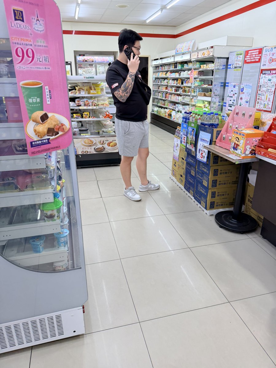 欠操眼鏡仔 tweet media