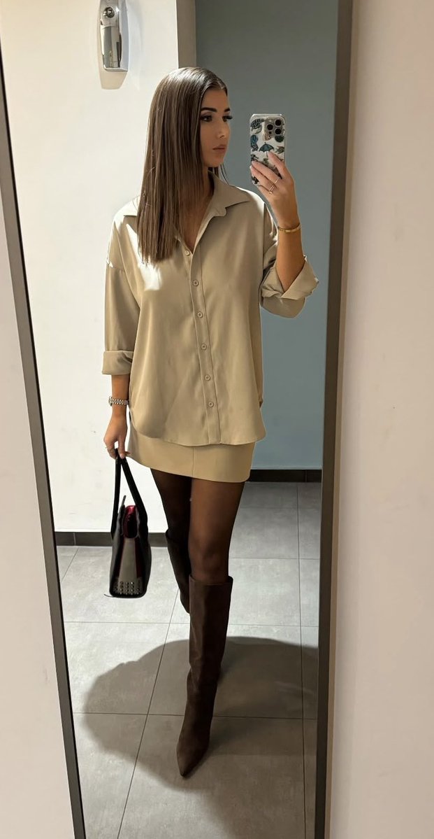 HeelsTights's tweet image. Kate ❤️ #tights #boots