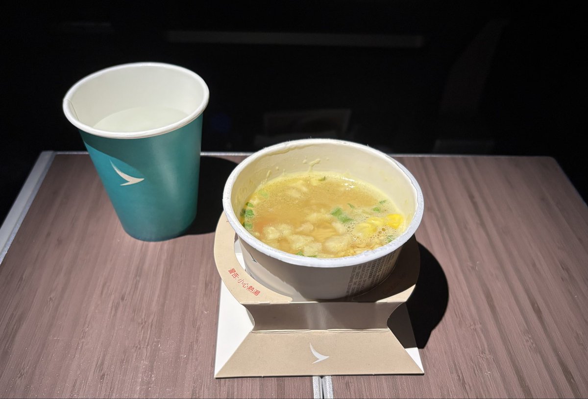 fly_tospace's tweet photo. パリ→香港
キャセイの長距離プレエコ、最強や！

食事激うま、サービス最高
これからヨーロッパ行くときは、ヘビーユーズする気がする！ https://t.co/D7NzXZ2rhF