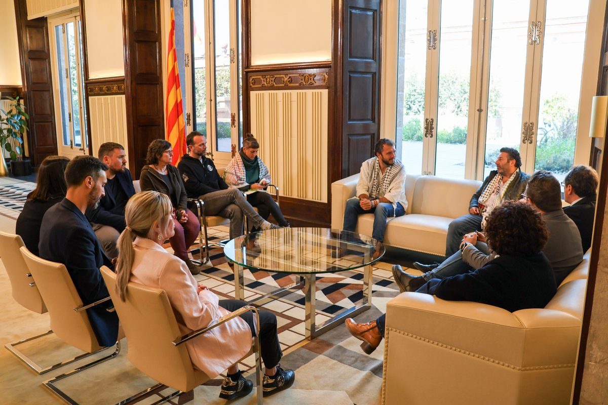 Parlament de Catalunya tweet media