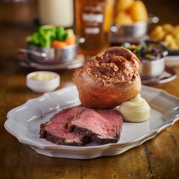 pipeandglass's tweet image. What’s your favourite part of a Sunday roast?
Perfectly crisp roasties, tender local beef, or bubbling cauliflower cheese - there’s no wrong answer at the Pipe and Glass.
#pipeandglass #michelinstar #sundayroast #yorkshirepuddings #cauliflowercheese #roastbeef #crispypotatoes