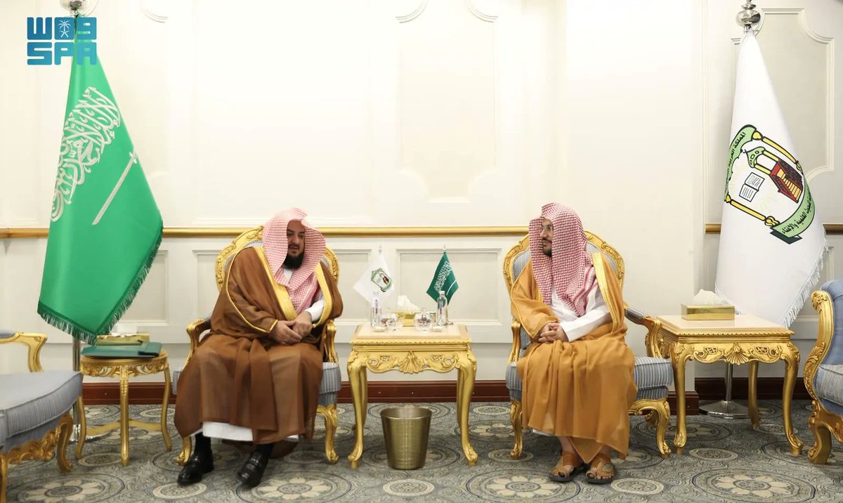 SPAregions's tweet photo. الأمين العام لهيئة كبار العلماء يستقبل مفوّض الإفتاء في منطقتي الشرقية والحدود الشمالية.
https://t.co/mBn7DI6Crq
#واس https://t.co/067mI6fbaa