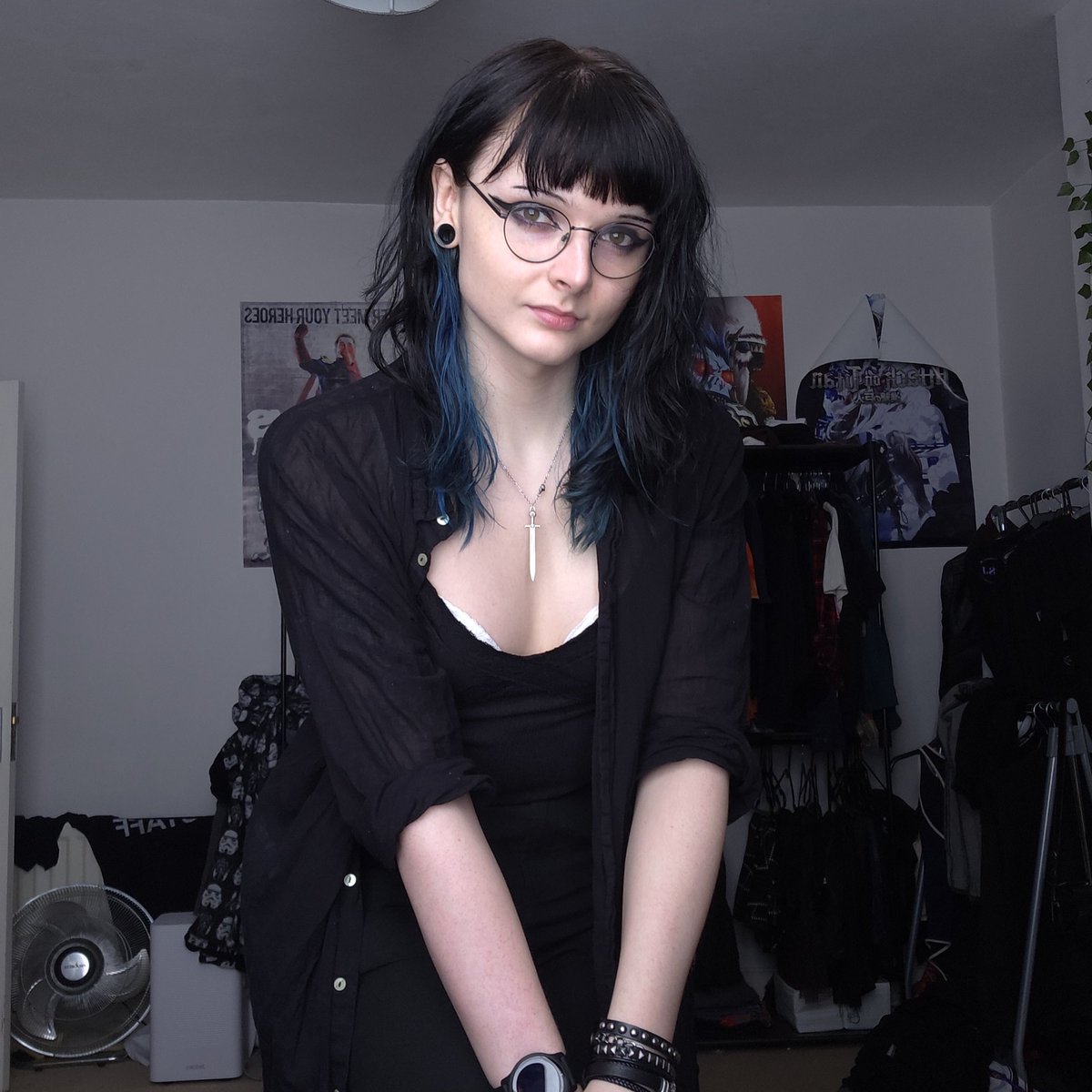 cute fit. nothing behind the eyes. as god intended