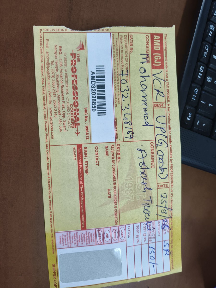 reyazgsk's tweet photo. I courier cancer medicine to patient on 25 march till date this medicine not reached i contract all branch Lucknow and Gonda till now no response plz where my consignment then reciever can collect medicine plz help me 
Out @TPCGlobeCares patient already run out medicine. https://t.co/L2mjP9Jws7