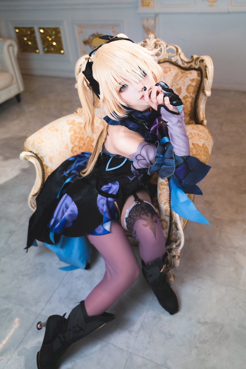 miumiumiu1116's tweet photo. ⚠️コスプレ⚠️

原神／フィッシュル

📸mogerouさん（@moge_rou)
studio：studio Espero（@studio_Espero）
#Cosplay #GenshinImpact #Fischl https://t.co/VWRdgbNoYF