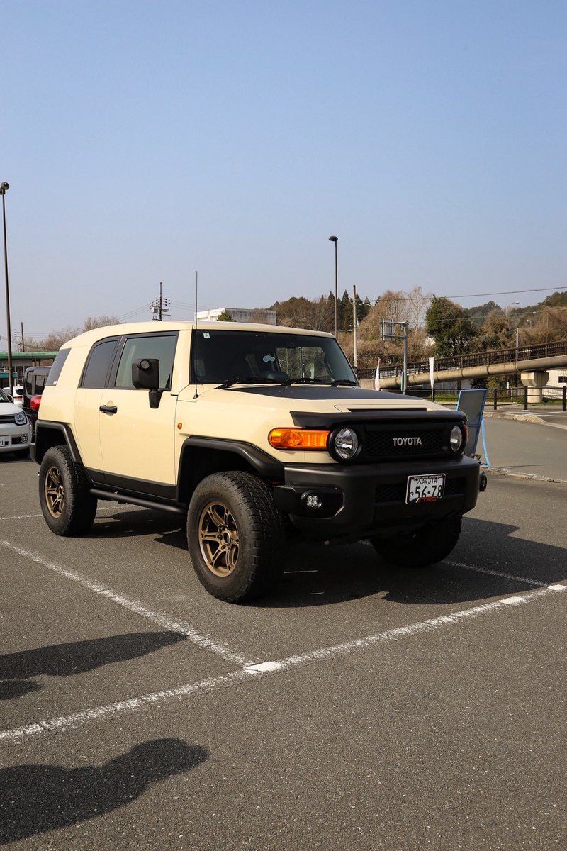 kiyochika1123's tweet image. 今日は四駆の日みたいですね🛞
今年は現状維持💪
#四駆の日 #usdm #toyota #fjcruiser #北米仕様 #サイドマーカー治療法