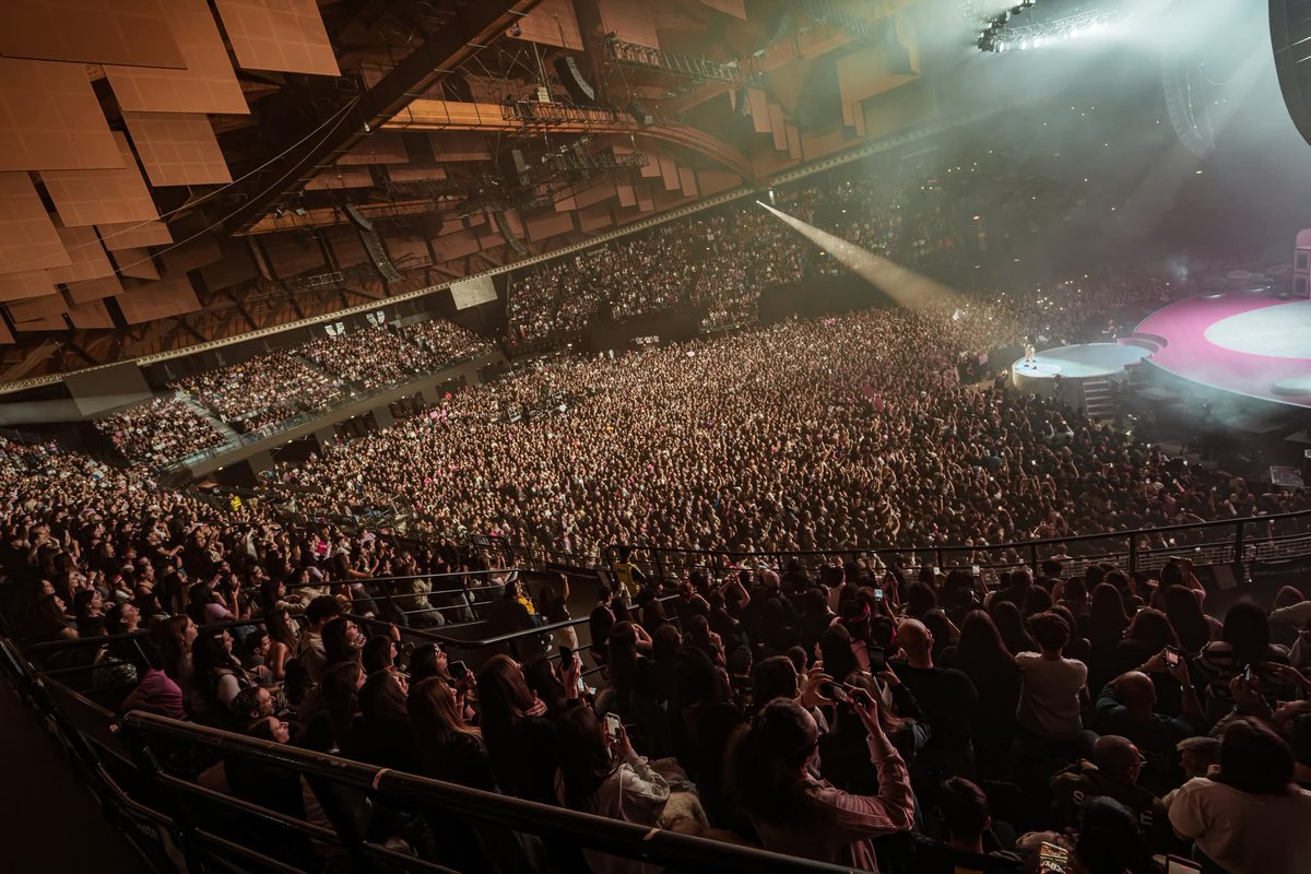 World Tomlinson tweet media